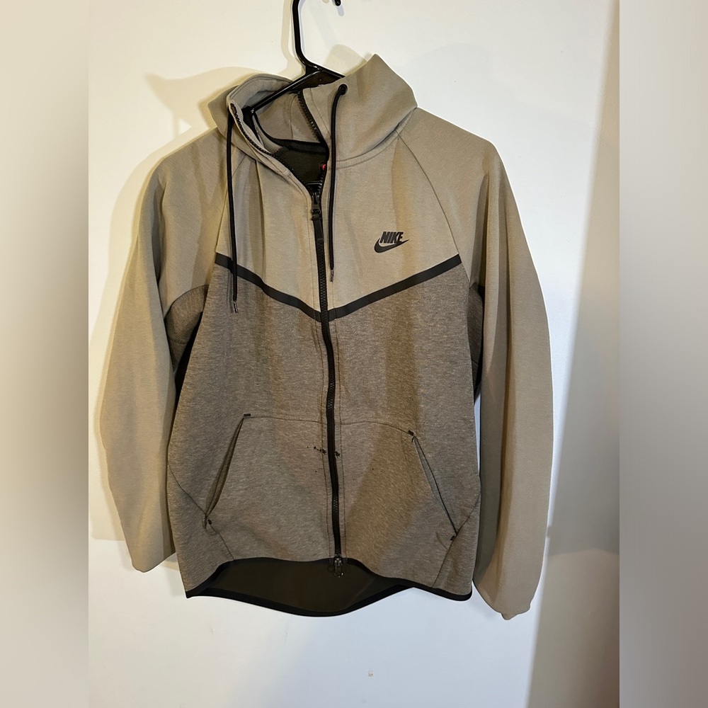Nike tech fleece - men’s medium
